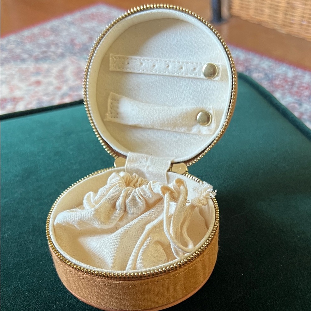 Sezane Tan Round Jewelry Case